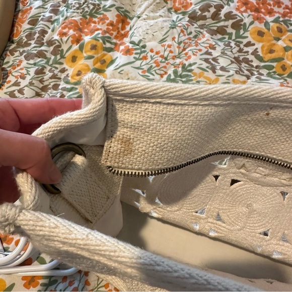 Universal Thread Eyelet Boho Cream Bag With Circular Handles - Picture 6 of 6